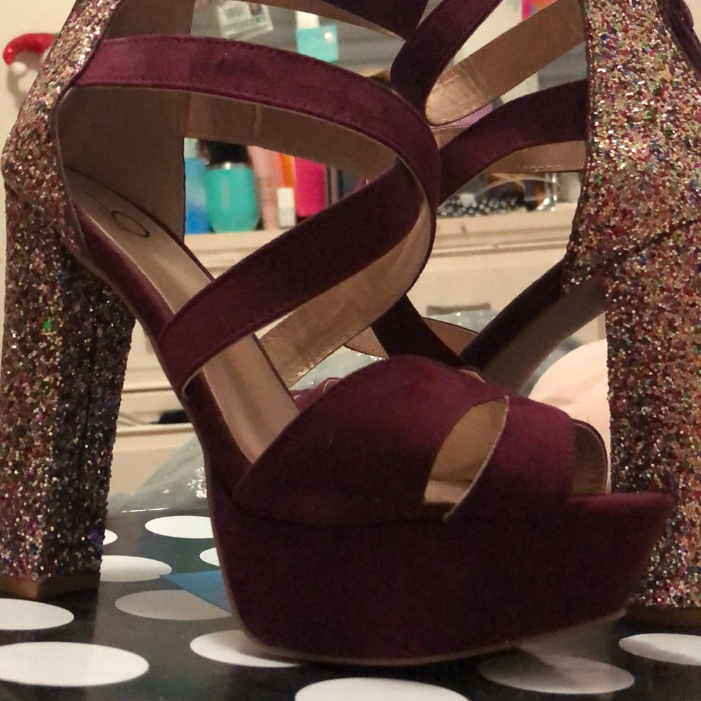 Beautiful glitter and burgundy shoes, New.